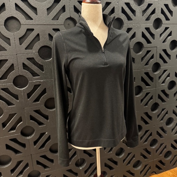 Vuori | Essential Half Zip Pullover - Picture 4 of 8